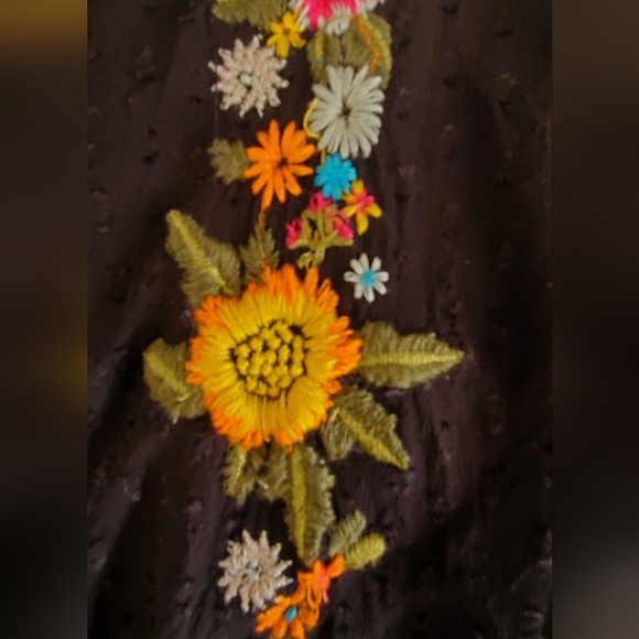 Exquisitely embroidered long sleeve blouse - Picture 7 of 8